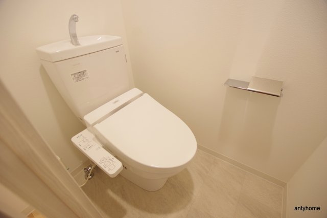 ファーストフィオーレ難波南パークサイド　仲介手数料無料のトイレ