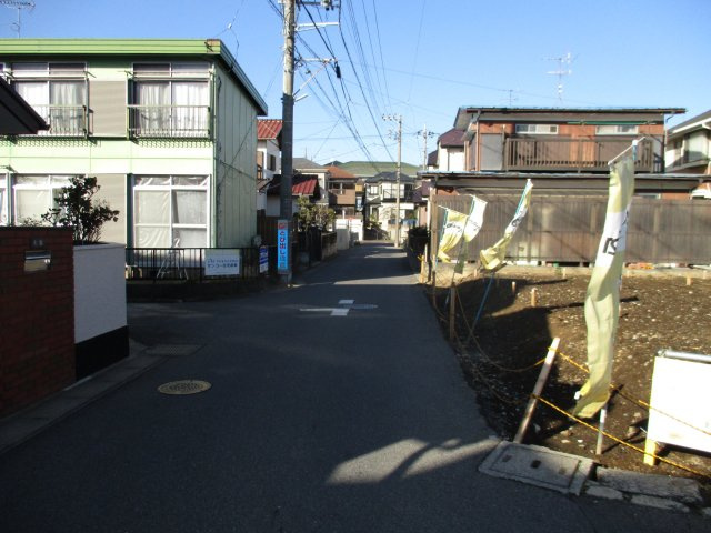 八千代市八千代台西８丁目　土地　南西角地　の前面道路含む現地写真|前面道路含む現地写真です　西側約４．０ｍ公道
