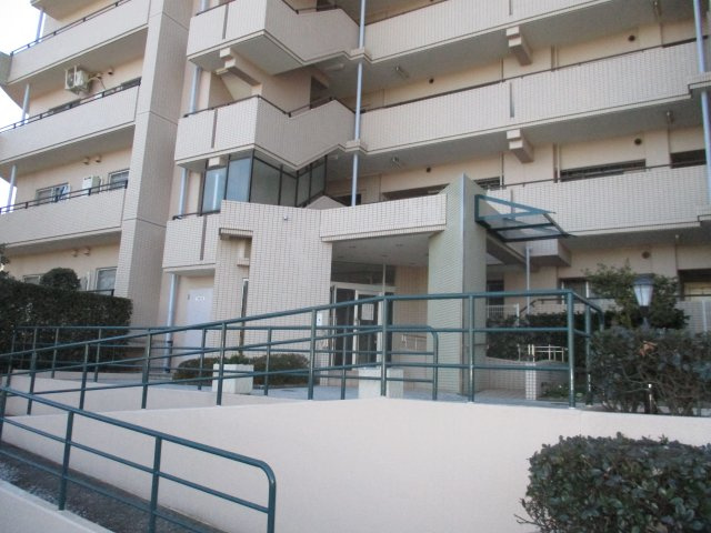 ゆりのき台プラザシティ第４号棟　八千代市ゆりのき台４丁目　中古マンションのエントランス|毎日通るエントランスはこのようになっています