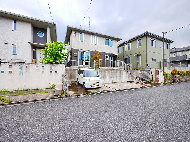 梅美台貸家の駐車場