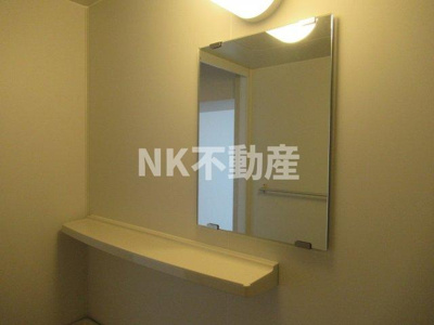 【浴室】 | エアリーコート小阪 | お風呂に鏡があります