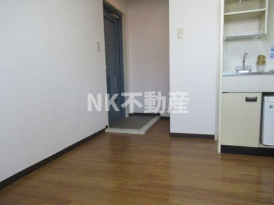 【居間・リビング】 | エアリーコート小阪 | 洋室です