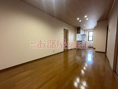 コーポ・アゼリアの居間・リビング|ゆったりとしたリビングです