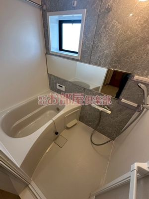 コーポ・アゼリアの浴室|落ち着いた空間のお風呂です