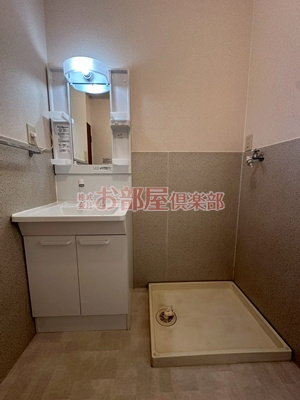 コーポ・アゼリアの洗面所|コンパクトで使いやすい洗面所