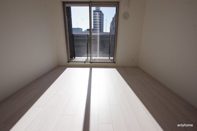 レオンコンフォート阿波座西　仲介手数料無料の洋室