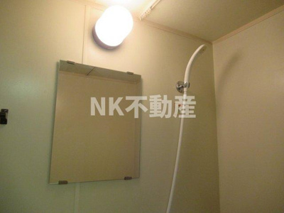 【浴室】 | A-フラット（若江岩田賃貸） | お風呂に鏡があります