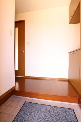 アルスクレストⅡ2棟の玄関