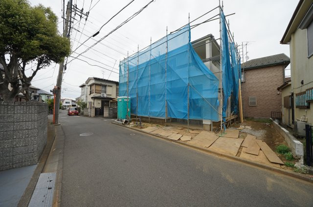 保土ヶ谷区上菅田町　新築戸建て【成約】の前面道路含む現地写真