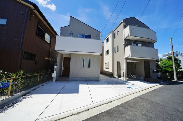 保土ヶ谷区狩場町　全３棟新築戸建て【成約】の外観|バス停より徒歩約3分の立地。