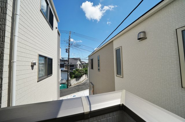 残り１棟！！停歩3分の立地。3階建の3SLDKで、WICやパントリー等の収納が充実した狩場町新築戸建の展望