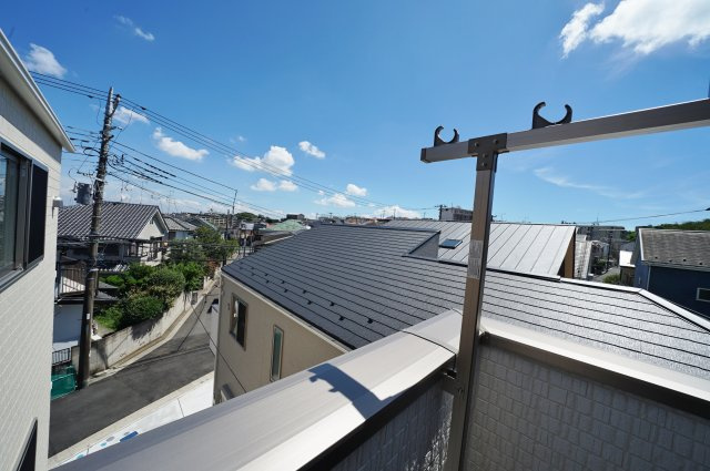 残り１棟！！停歩3分の立地。3階建の3SLDKで、WICやパントリー等の収納が充実した狩場町新築戸建の展望