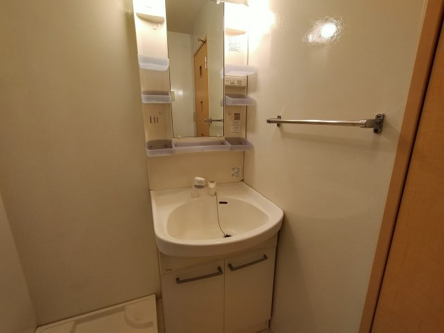 リビングタウンかじま台Aの独立洗面台