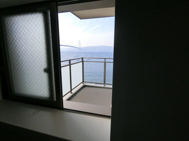 アルファステイツ舞子Ⅱの展望|バスルームから　海も淡路島も見えます