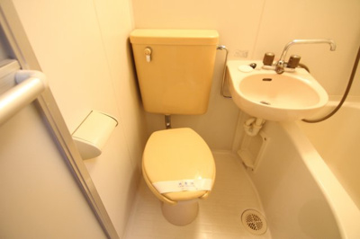 【トイレ】 | センチュリー日吉 | 別部屋の参考写真となります