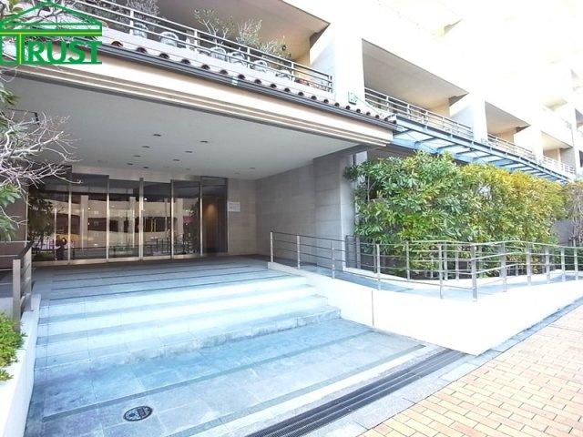 オーズタウン フィールズスクエアⅡ番館の外観