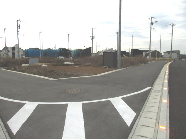 八千代市緑が丘西７丁目　土地　人気の「はぐみの杜」内　建築条件なしの前面道路含む現地写真|前面道路含む現地写真です　北西側約５．０ｍ公道
