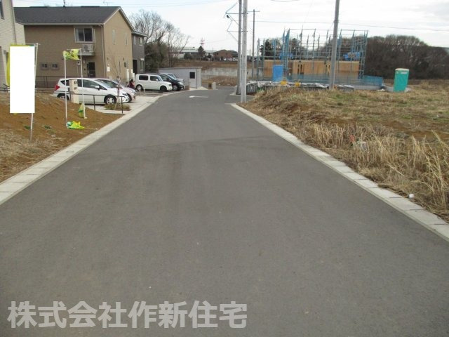 八千代市緑が丘西８丁目　土地　建築条件なし　人気の「はぐみの杜」内の前面道路含む現地写真|前面道路含む現地写真です　南西側約６．０ｍ公道