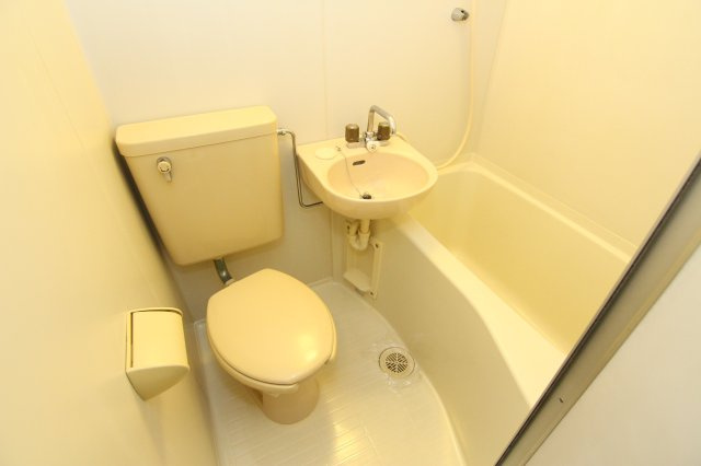 ベルトピア日吉Ⅱのトイレ|別のお部屋の参考写真となります
