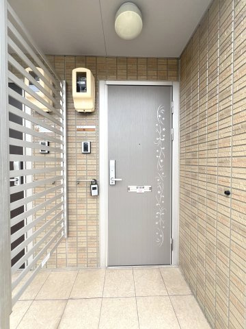 カーミー・呉竹のエントランス