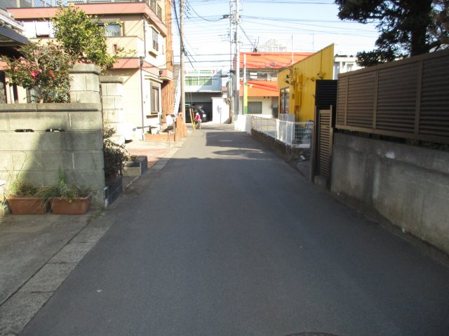 八千代市大和田新田　中古戸建　５ＬＤＫの前面道路含む現地写真|前面道路含む現地写真です
