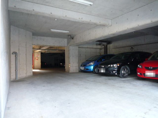 【駐車場】 | グッドライフ２１　駐車場（屋根あり、屋根なしがあります。）