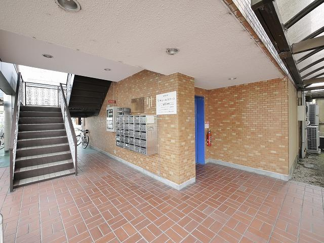 奈良アサカハイツのエントランス|キレイな共有スペース。