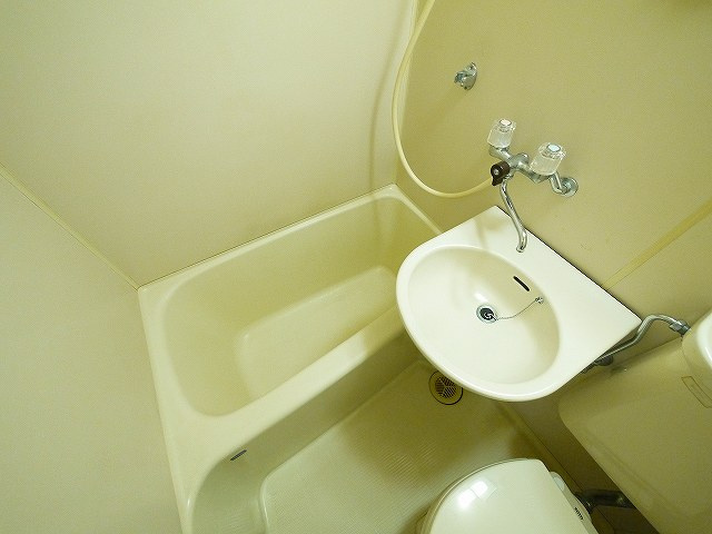 奈良アサカハイツの浴室|ゆったり過ごせるお風呂です