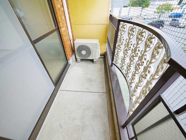 奈良アサカハイツのバルコニー|暖かな日差しのふりそそぐバルコニー