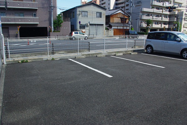 下村モータープール（大宮町）の外観