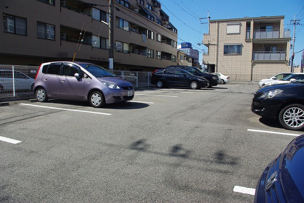 下村モータープール（大宮町）の外観