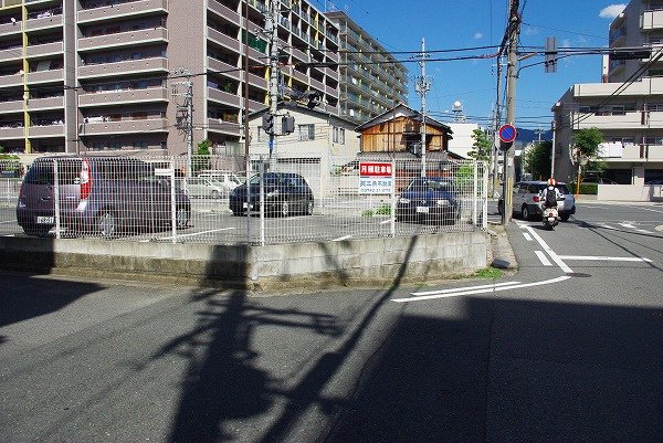 下村モータープール（大宮町）の外観