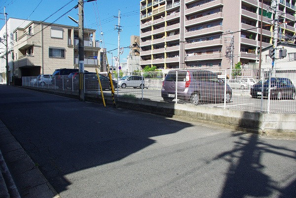 下村モータープール（大宮町）の外観