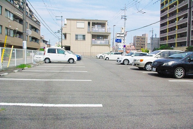 下村モータープール（大宮町）の外観