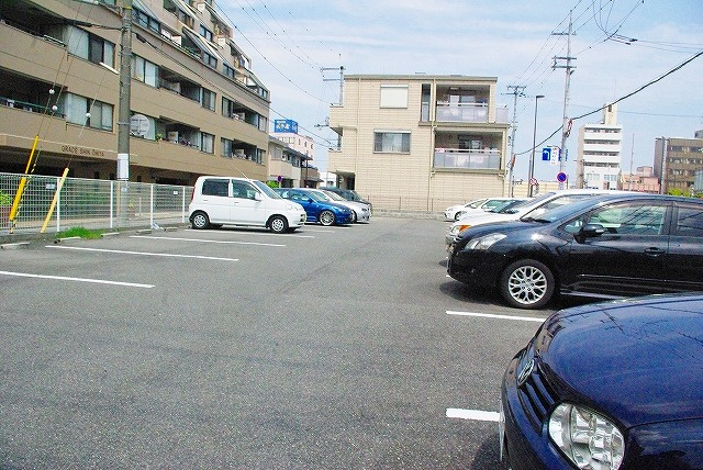 下村モータープール（大宮町）の外観