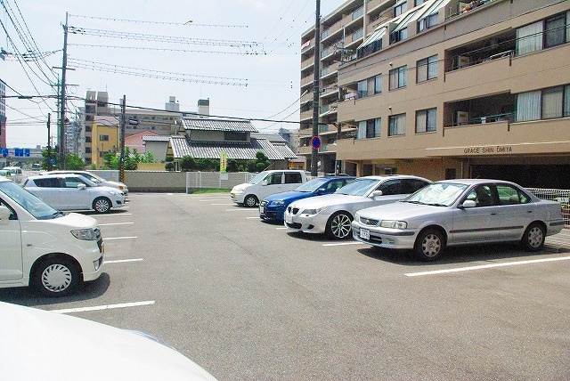下村モータープール（大宮町）の外観
