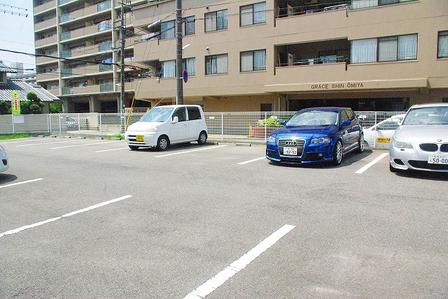 下村モータープール（大宮町）の外観