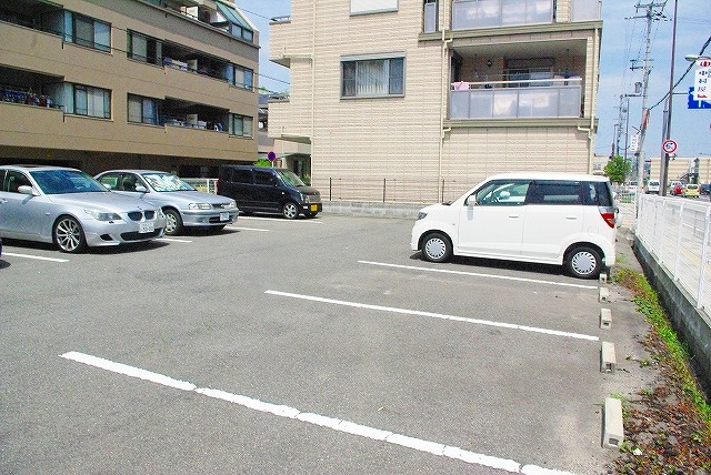 下村モータープール（大宮町）の外観