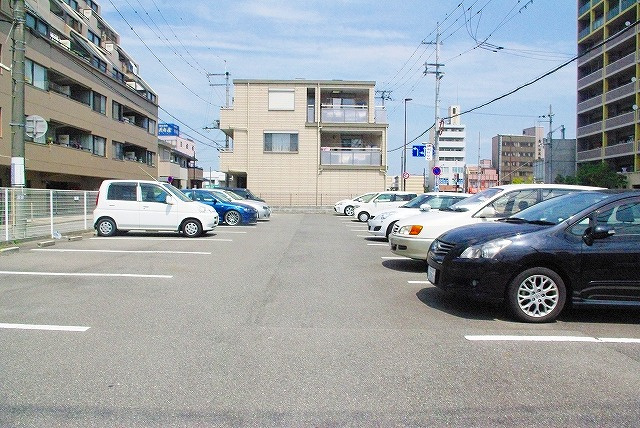 下村モータープール（大宮町）の外観