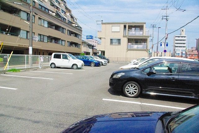 下村モータープール（大宮町）の外観