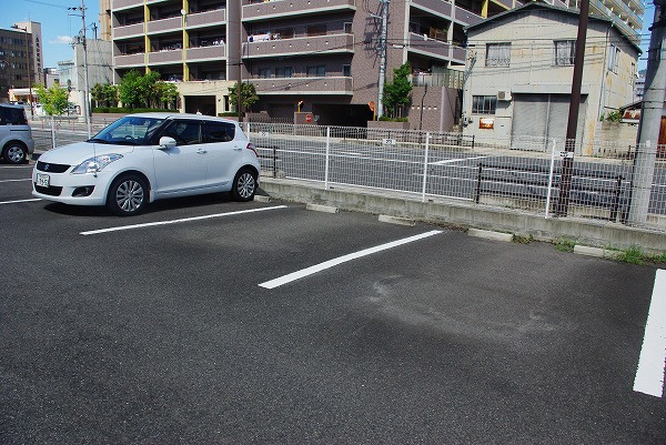 下村モータープール（大宮町）の外観
