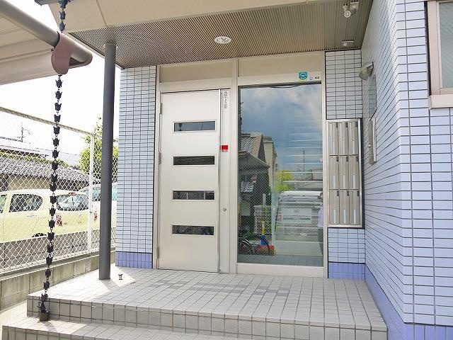 パレスオカムラのエントランス|落ち着いたエントランスです