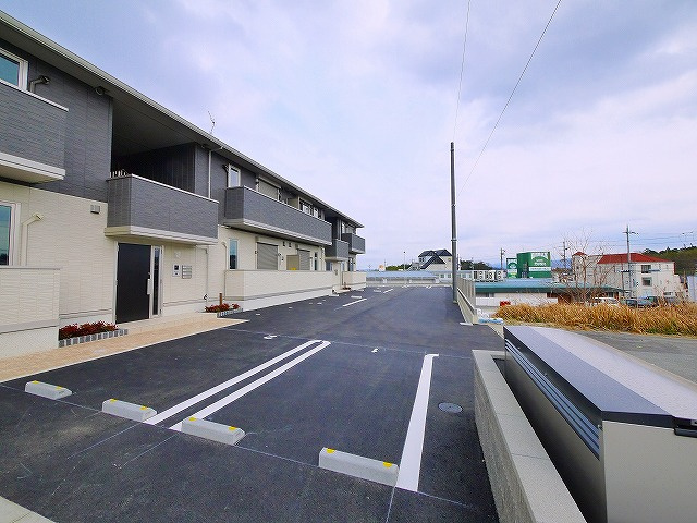 ルミエール（押熊）の駐車場