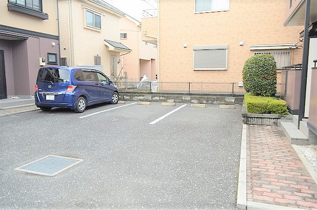 ソレーユBの駐車場