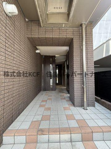 イーズガーデン中央のエントランス|建物の内部です