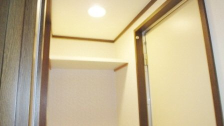 ルーラル七番館の設備|洗濯機置場上部に棚あります