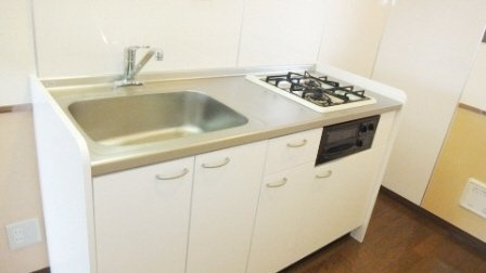 ルーラル七番館のキッチン|2口コンロのシステムキッチン