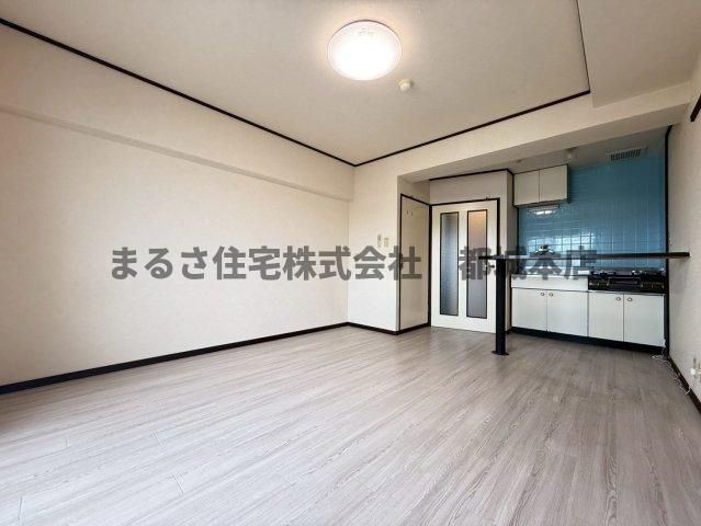 ロワイヤルヒルズ「水道料込み」の居間・リビング
