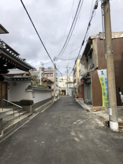 【前面道路含む現地写真】