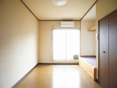 【洋室】 | グリーンハイツヒロミ | 快適に過ごせるエアコンが付いています♪